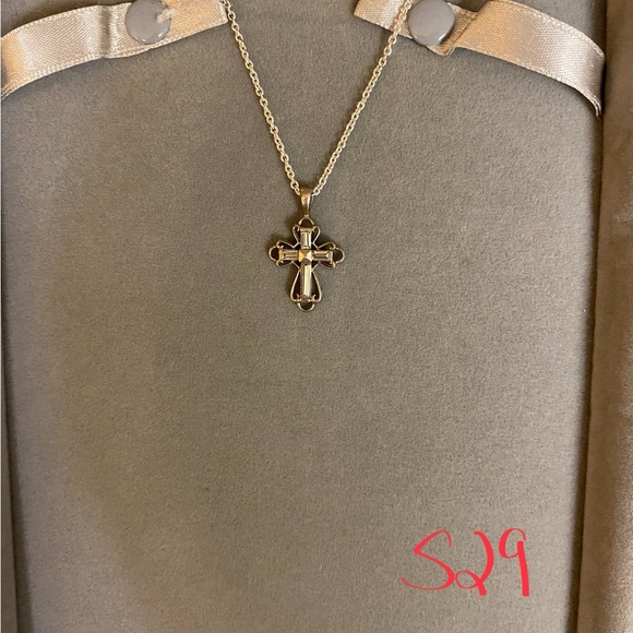 Sterling silver cross & chain - Picture 1 of 4